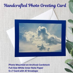 Handgemachte Natur-Foto-Grußkarte | Wolken | Himmel | Sonnenlicht | 13x18 Karte | 4x6 glänzend Foto | Blauer Archival Cardstock | Weißer A7 Umschlag