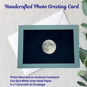 Carte de voeux photo faite main de nature | Pleine lune | Ciel noir | Carte 5 x 7 | Photo brillante 4 x 6 | papier cartonné d'archives bleu sarcelle clair | Blanc A7