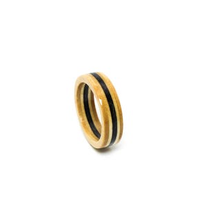 Skateboard Ring (black stripe)