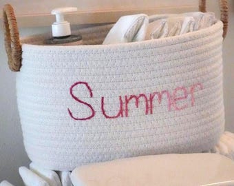 Gepersonaliseerde touwmand, geborduurde naam, decoratie kinderkamer, speelgoedopberger