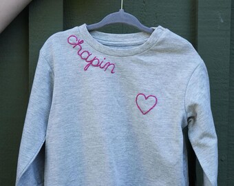 Suéter con nombre personalizado para bebé, sudadera bordada para niña o niño, jersey de algodón hecho a mano, idea de regalo única para bebé, sudadera suave para niños