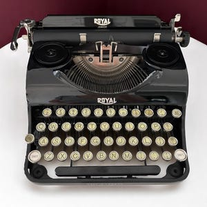 1936 Royal Junior - Depression Era Typewriter - Black Enamel Beauty