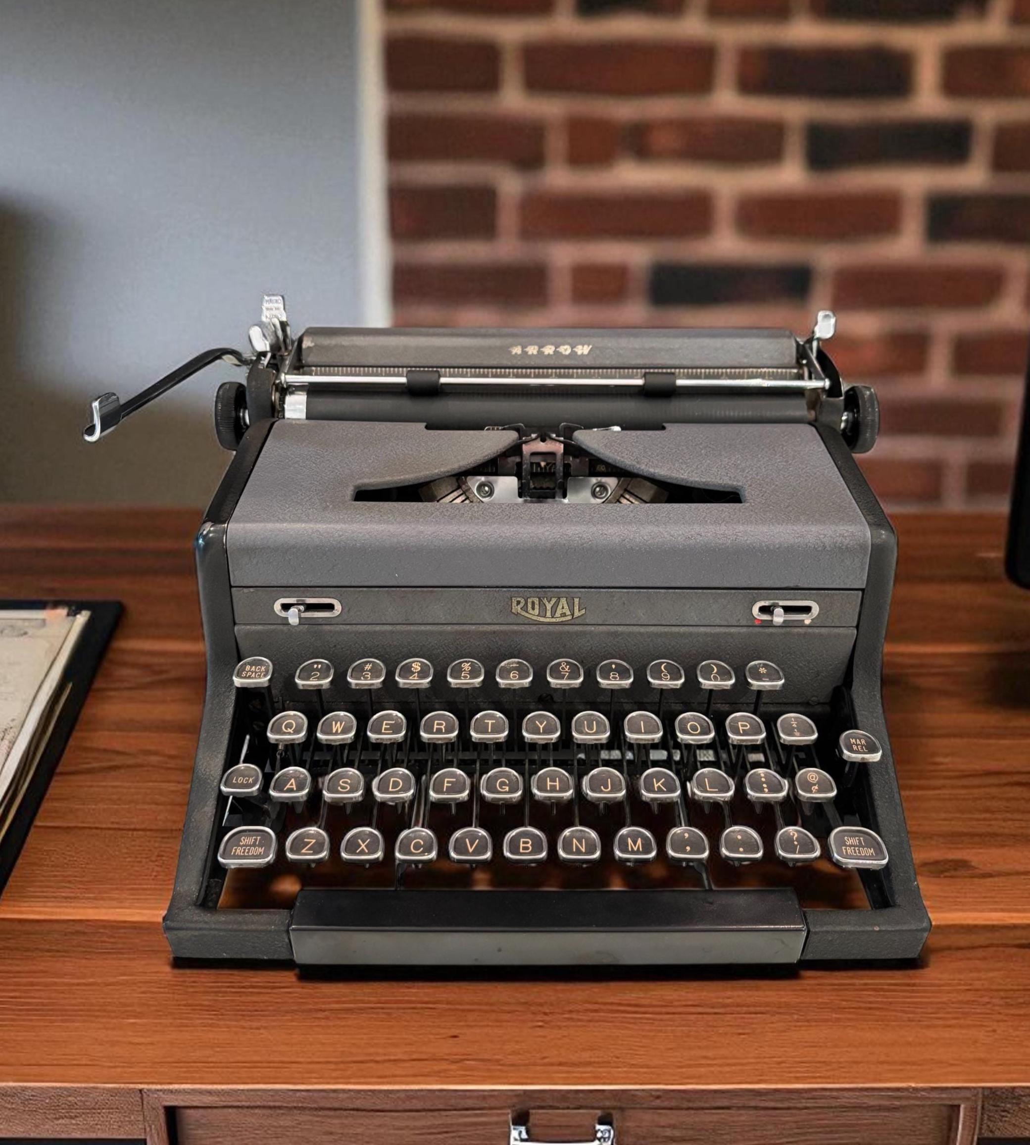 実働品　 ARROW ロイヤルタイプライター 1946年製 実働品 ROYAL ARROW ロイヤルタイプライター 1946年製 1946