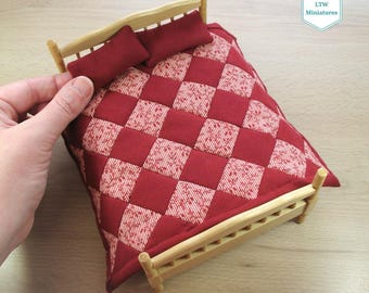 ミニチュアドールハウスキルト、12 スケールのパッチワーク寝具 - Etsy