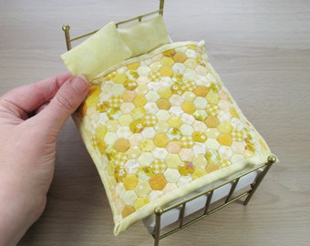 Miniatur Quilt und Kissen für 12th Scale Puppenhaus - Gelb Single