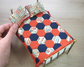 Puppenhaus Miniatur Single Patchwork Quilt im Maßstab 1 zu 12 - Single moderne Hexies