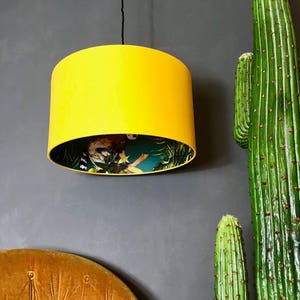 Lampenschirm in Lemuren-Optik in Petrol mit gelber Baumwolle Bild 2