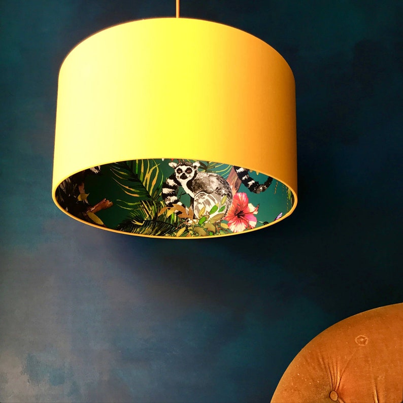 Lampenschirm in Lemuren-Optik in Petrol mit gelber Baumwolle Bild 1