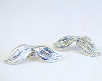 Silver Statement Clip Earrings - large leaf / feathers - avant garde chrome clipons clip on - retro 80s tall - wedding / holiday
