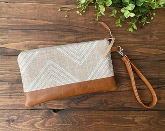 Wristlet Wallet Clutch in Neutral Blush Weaved Sketch