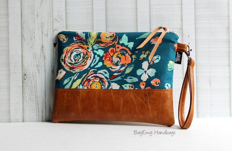 Grab N Go Wristlet Clutch Teal Boho Flora with Vegan Leather afbeelding 1