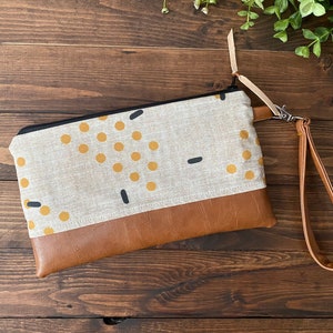 Pochette portefeuille avec bracelet Playa à pois neutres