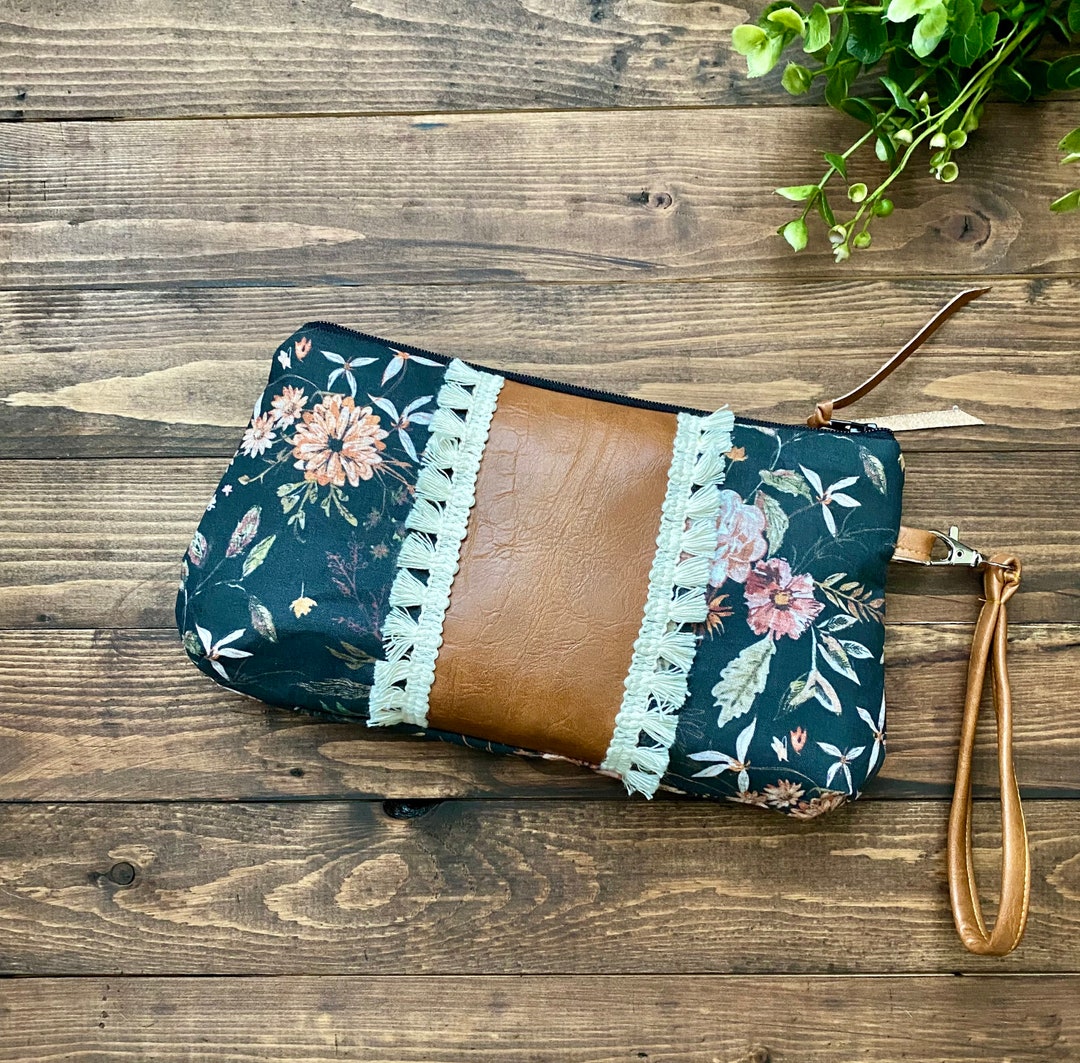 DELILAH CLUTCH