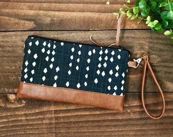 Wristlet Wallet Clutch in Diamond Dot in Black