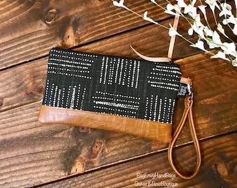 Wristlet Wallet Clutch in Sketched Stripes-