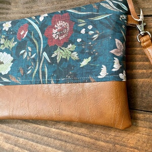 Grab N Go Wristlet Clutch Noir Floral with Vegan Leather image 4