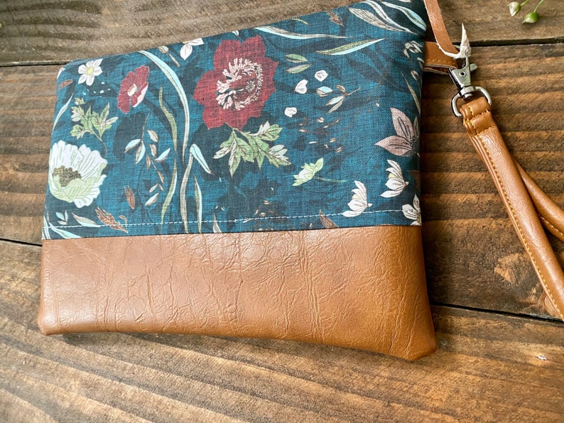 Grab N Go Wristlet Clutch Noir Floral with Vegan Leather image 4