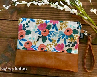 Grab N Go Wristlet Clutch - Coral Floral in Linen with Vegan Leather