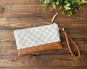 Wristlet Wallet Clutch in Neutral / Beige Check