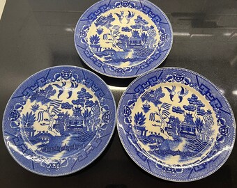 Lot 3 vintage antique blue willow plate dish dishes 9" made in Japan Lunch china