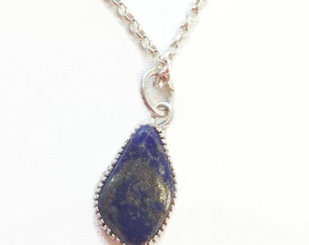 Chunky Lapis Lazuli Pendentif Collier, 925 Sterling Silver, Pierre Naturelle , Chunky Pendentif, Argent Cadre - HALLMARKED