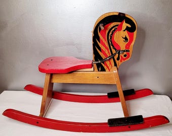 Cavalo de balanço de madeira vintage