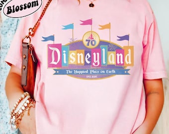 Camiseta del 70.º aniversario de Disneyland, camiseta del lugar más feliz del mundo, camiseta de 70 años de magia, camiseta de Disneyland 1955, camiseta retro de Disney