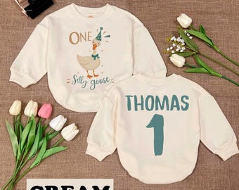 おかしなガチョウが逃げ出したベビーロンパース、名前入りベビー服、バブルロンパース（男の子用）、おもしろいアヒルのベビーボディスーツ、1歳の誕生日プレゼント