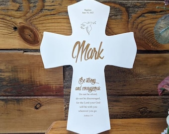 Soyez forte et courageuse, cadeau croix de baptême, forte et courageuse croix de baptême, cadeau de baptême personnalisé, religieux
