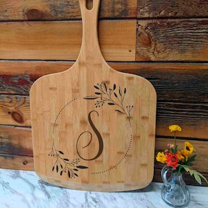 Pizza Board Personalized, Engraved Pizza Paddle, Custom Pizza Board, Pizza Paddle for Pizza, Pizza Server Board, Bamboo Pizza Board