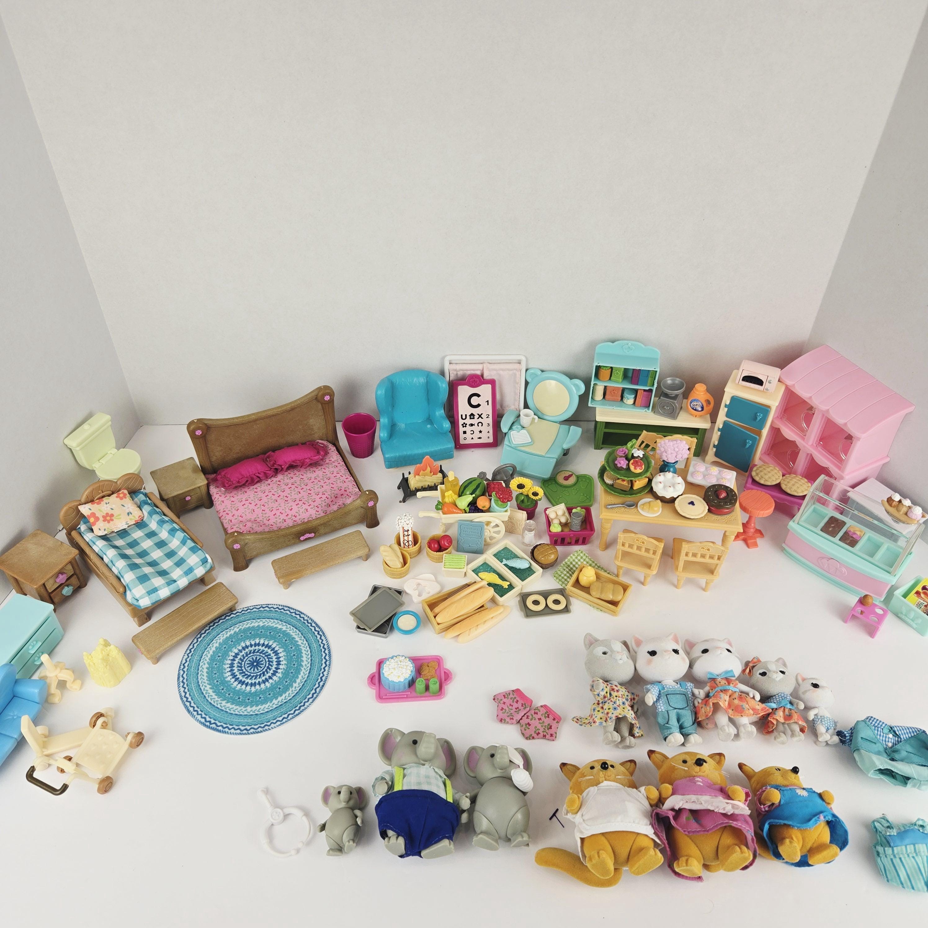 Huge Lot Of Vintage Li'l Woodzeez Calico Critters Figures With Accessories & More 100+ Pieces Miniature Food
