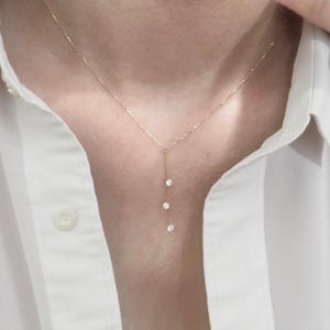 Halsband med vattendroppar i 18K guld: Nyckelbenskedja i 925 silver med zirkon