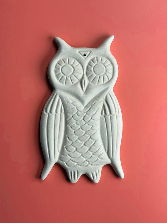 ハンドメイド陶芸ふくろう 職人 手作り フクロウ 皿 平皿 プレート ふくろう 福ろう 梟 モチーフ 食器 フクロウ グッズ ふくろう グッズ かわいい 北海道 お土産 ギフト  誕生日 プレゼント ギフト 工芸品 民芸品 陶芸 焼き物 川湯温泉 送料無料 北海道 弟子屈 | 北国からの贈り物（北海道グルメ）