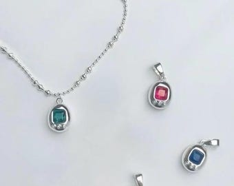 Retro Digital Pet Egg Pendant Silver Plated with Necklace - Gemagotchi -Cute Anime Jewelry - Kawaii Petit Egg Pet Charm - 90s Kid Gamer Gift