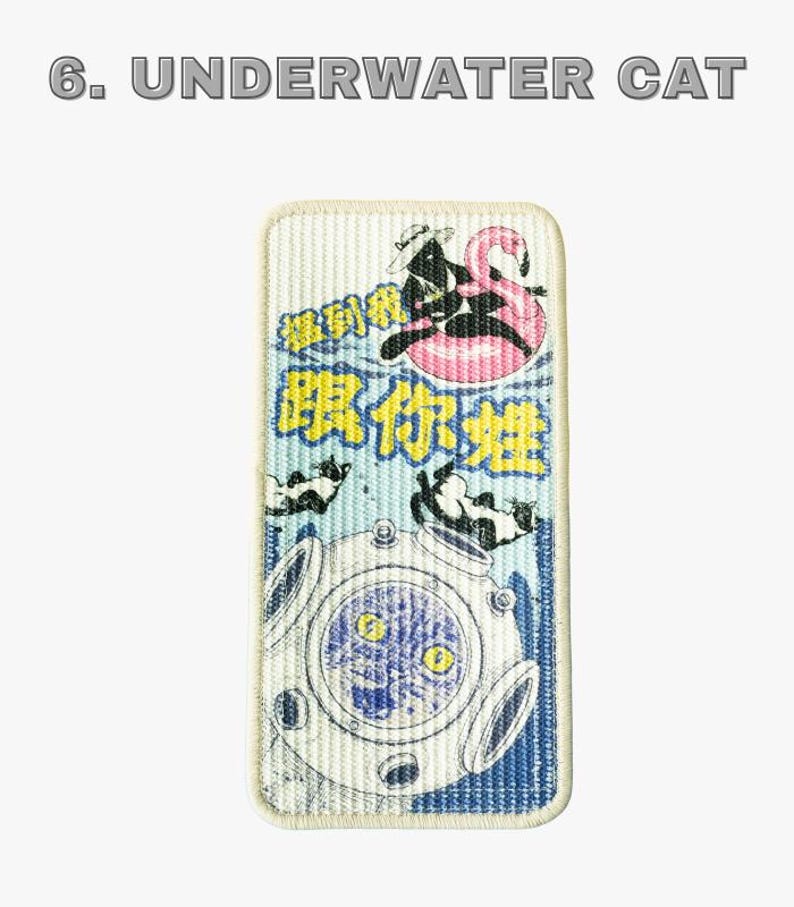 Może przedstawiać: Prostokątna naszywka z napisem "6. UNDERWATER CAT" u g&oacute;ry. Naszywka przedstawia kresk&oacute;wkową ilustrację kota w hełmie do nurkowania, pływające koty i tekst w obcym języku.