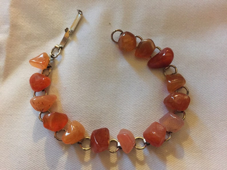 lovely polished agate chip bracelet 7 inches long