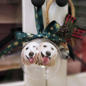Aangepast ornament huisdierportret: handgeschilderde kerstbal, hondherdenkingskunst