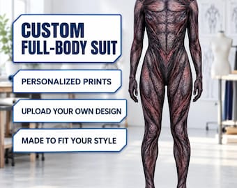 Puede incluir: Un traje de cuerpo completo con un estampado anatómico muscular detallado en tonos rojo oscuro, negro y gris. Los cuadros de texto a la izquierda dicen: CUSTOM FULL-BODY SUIT, PERSONALIZED PRINTS, UPLOAD YOUR OWN DESIGN y MADE TO FIT YOUR STYLE.