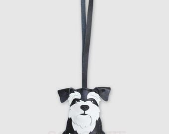 Handgemaakte leren Schnauzer hondenhanger, stijlvol accessoire voor je hondentas, antieke messing sluiting.