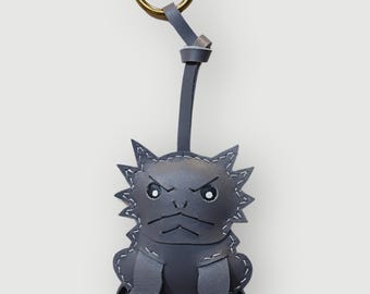 Handgestikte leren hanger in de vorm van een gehoornde kikker | TCU mascotte tasaccessoire, terug naar school