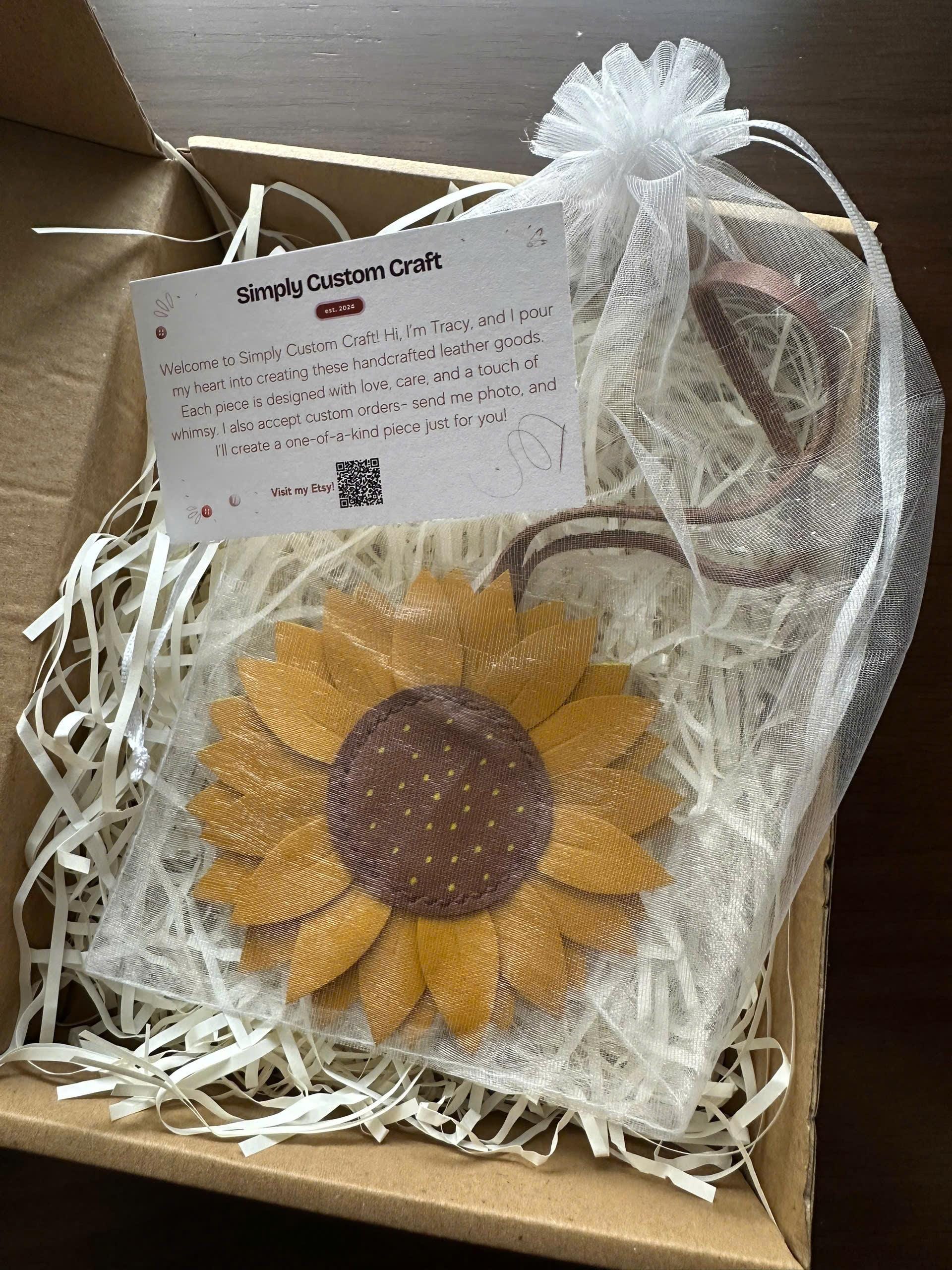 Leder Blumen-Anhänger - Exquisiter Schlüsselanhänger & Taschen-Deko In Blau, Rosa, Weiß