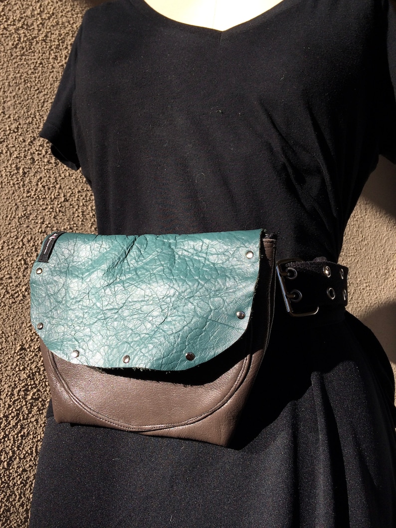 Fanny Pack Belt Purse Clutch In Gray /& Teal Leather With Full Zipper Closure