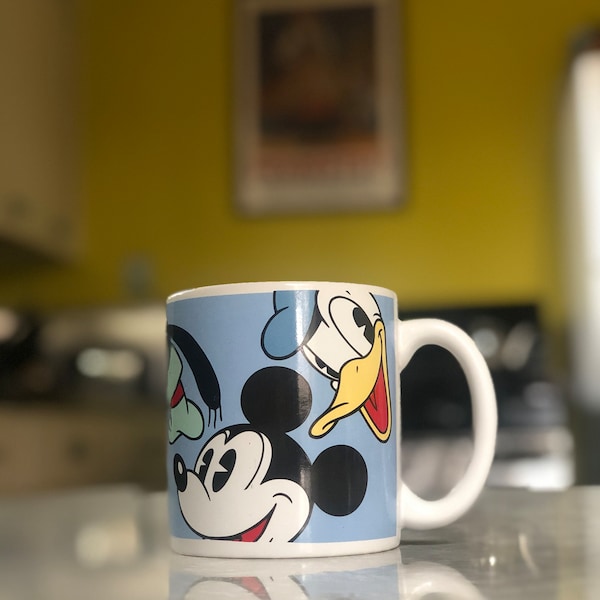 Mickey Mouse oversized coffee tea mug gawrsh oh boy Minnie Donald Duck goofy pluto