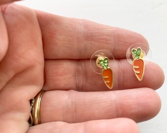 Carrot Stud earrings - Two Carrot Earrings - Vegetable Earrings - Vegetarian Earrings - Farmer Earrings