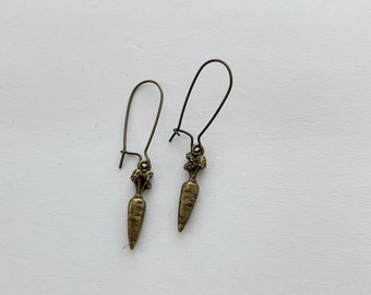 Carrot earrings - Two Carrot Earrings - Vegetable Earrings - Vegetarian Earrings - Farmer Earrings