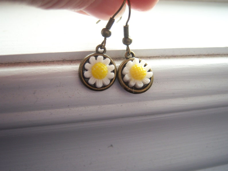 Daisy Earrings Flower Earrings Wedding Earrings Garden Earrings image 1