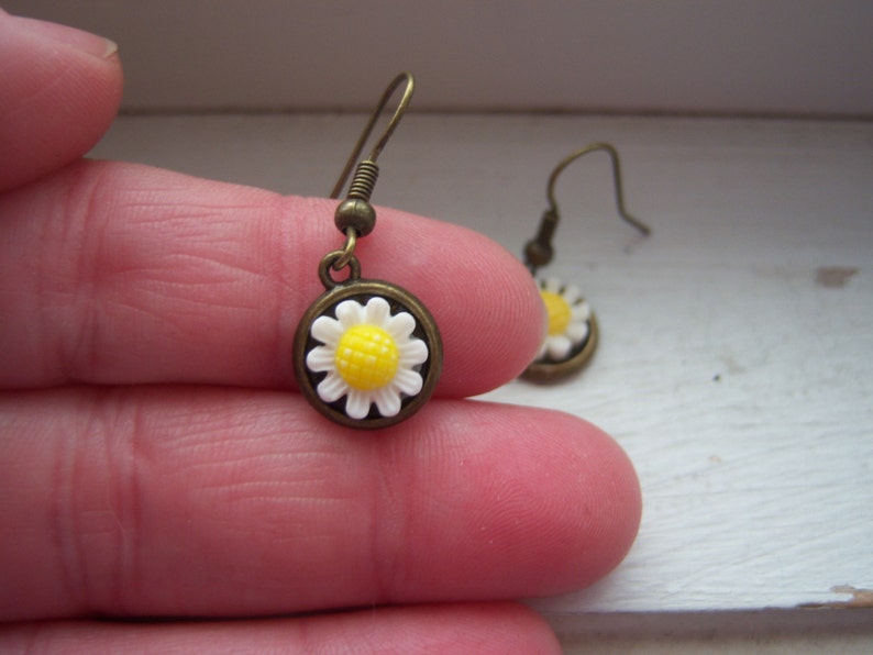 Daisy Earrings Flower Earrings Wedding Earrings Garden Earrings image 2