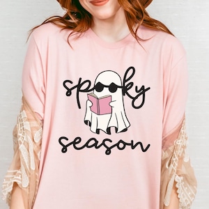 Bookish Ghost Shirt, süßes Halloween Lese T-Shirt, gruseliges Buch-Liebhaber-Shirt, Ghost Kaffee Shirt, lustiges Herbst Lehrer T-Shirt, gruseliges Lehrer Shirt