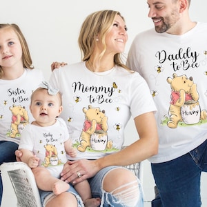 Camiseta &quot;Mamá a Abeja&quot;, &quot;Papá a Abeja&quot;, &quot;Revelación de Embarazo&quot;, &quot;Mamá de Disney Pooh&quot;, &quot;Camiseta Familiar a Juego&quot;, &quot;Divertida Mamá&quot;, &quot;Regalo para Mamá Primeriza&quot;