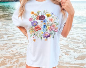 Camisa bohemia con flores silvestres y estilo cottagecore Comfort Colors® / Regalo para ella / Whimsigoth / Camisas con plantas / Camisa floral / Regalo para el mercado de flores
